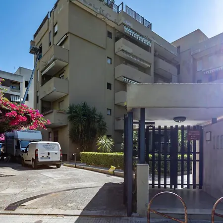 Roomy With Balconies! Appartement