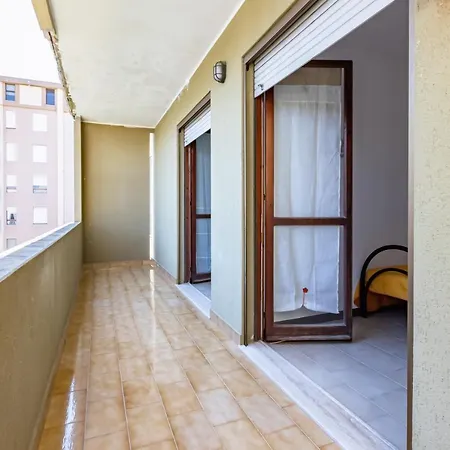 Roomy With Balconies! Appartement