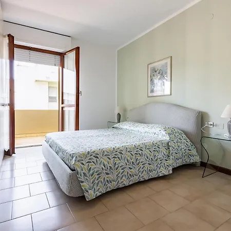Roomy With Balconies! Appartement